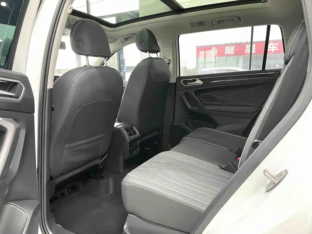 Volkswagen Tiguan L 2022 — фото 10