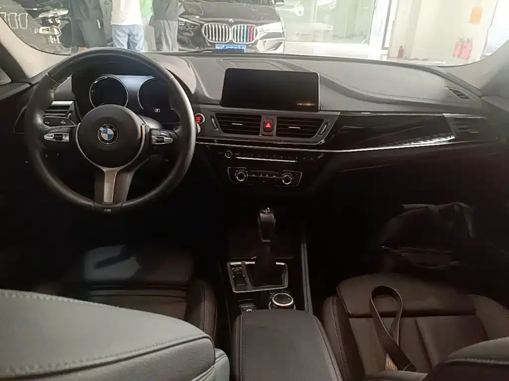 BMW 1 Series 2019 — фото 10