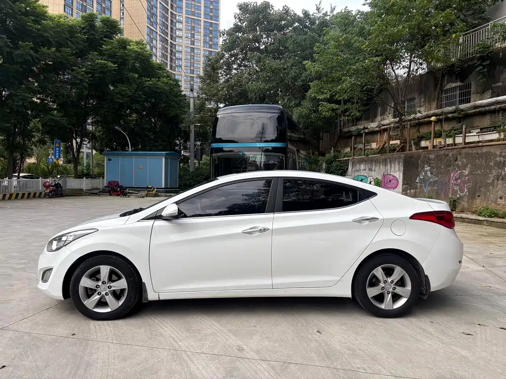 Hyundai Elantra 2013