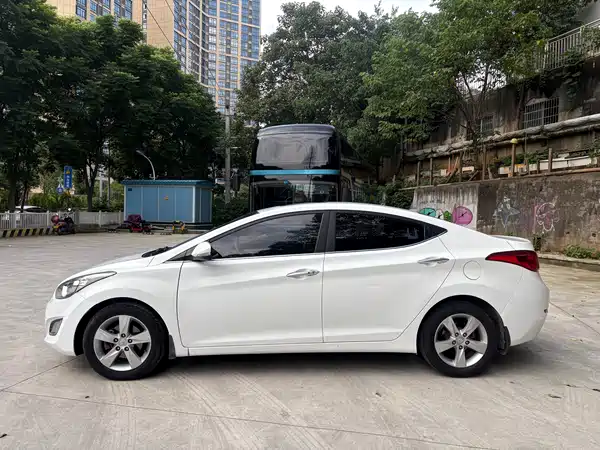 Hyundai Elantra Langdong 2013