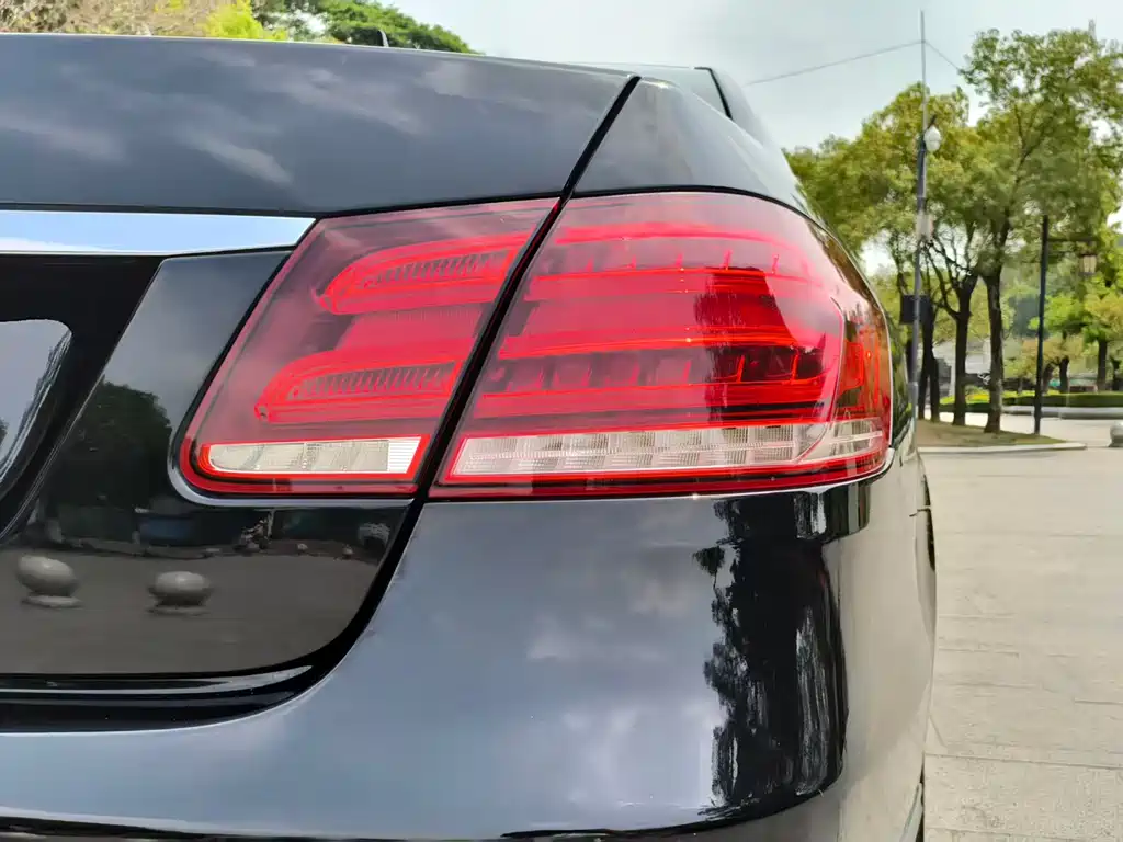 Mercedes-Benz E-Class 2015 — фото 13