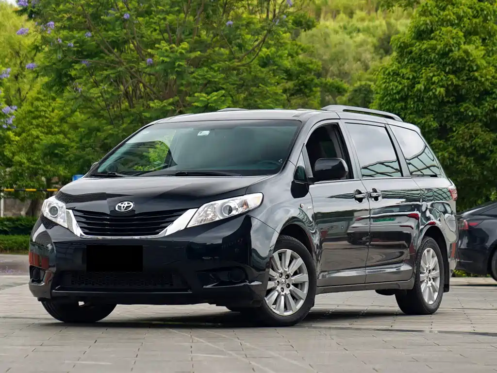 Toyota Sienna 2017 — фото 1