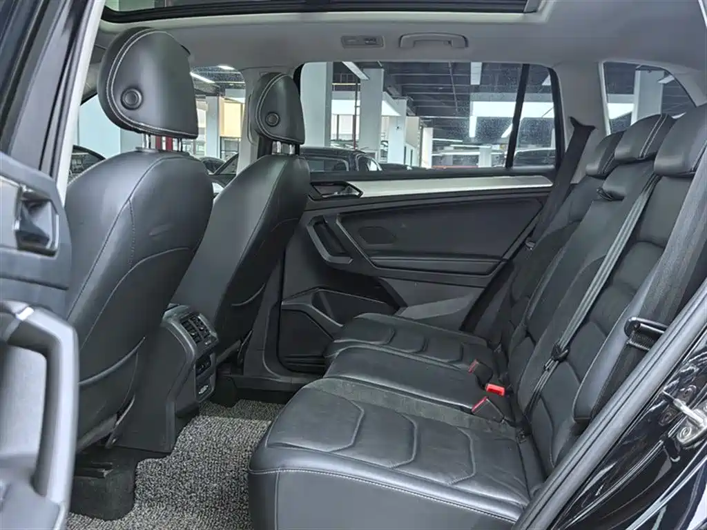 Volkswagen Tiguan L 2020 — фото 12