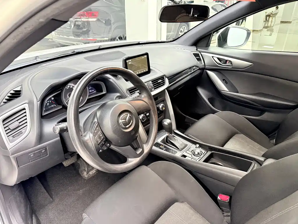 Mazda CX-4 2017 — фото 17