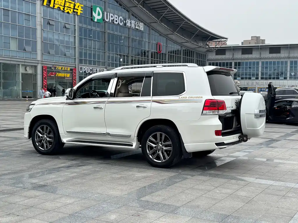 Toyota Land Cruiser 2019 — фото 4