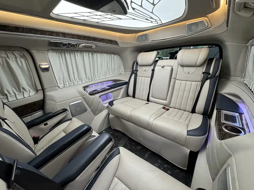 Mercedes-Benz V-Class 2022 — фото 12