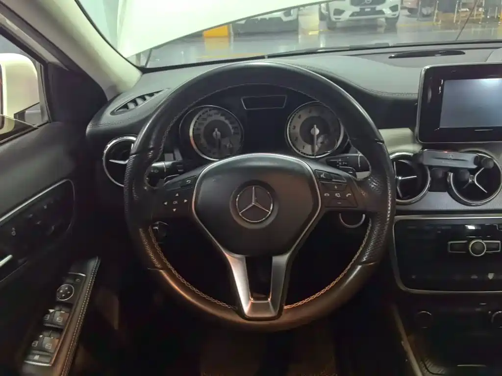 Mercedes-Benz GLA 2015 — фото 11