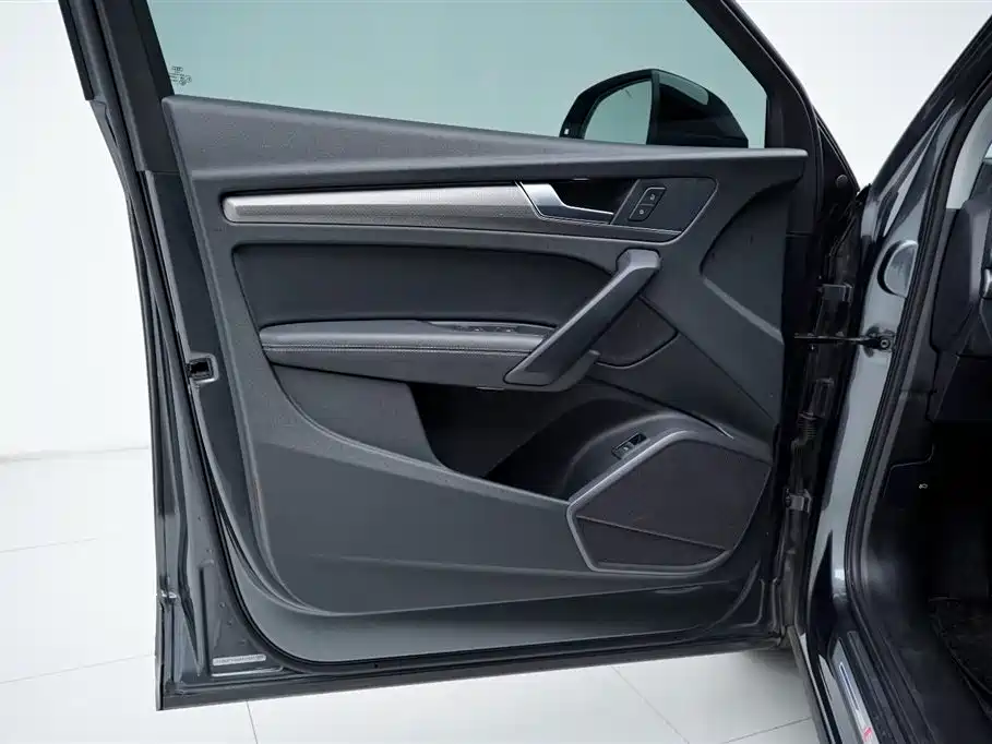 Audi Q5L 2022 — фото 12