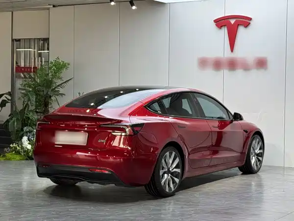 Tesla Model 3 2024