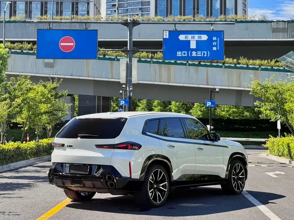BMW XM 2025 — фото 7