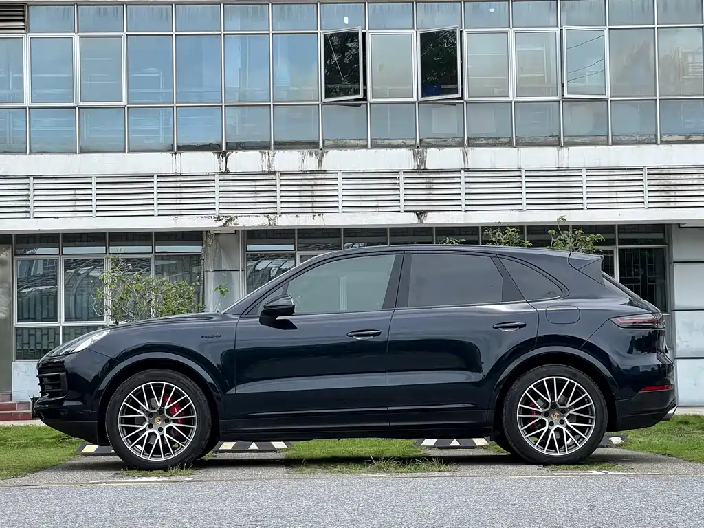 Porsche Cayenne Hybrid 2023 — фото 7