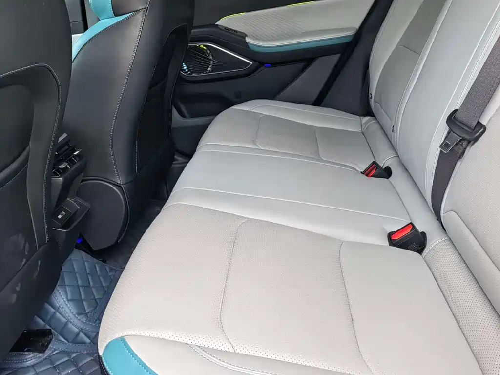Geely Emgrand 2023