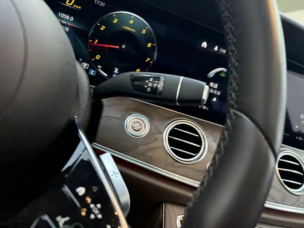 Mercedes-Benz E-Class 2022 — фото 15
