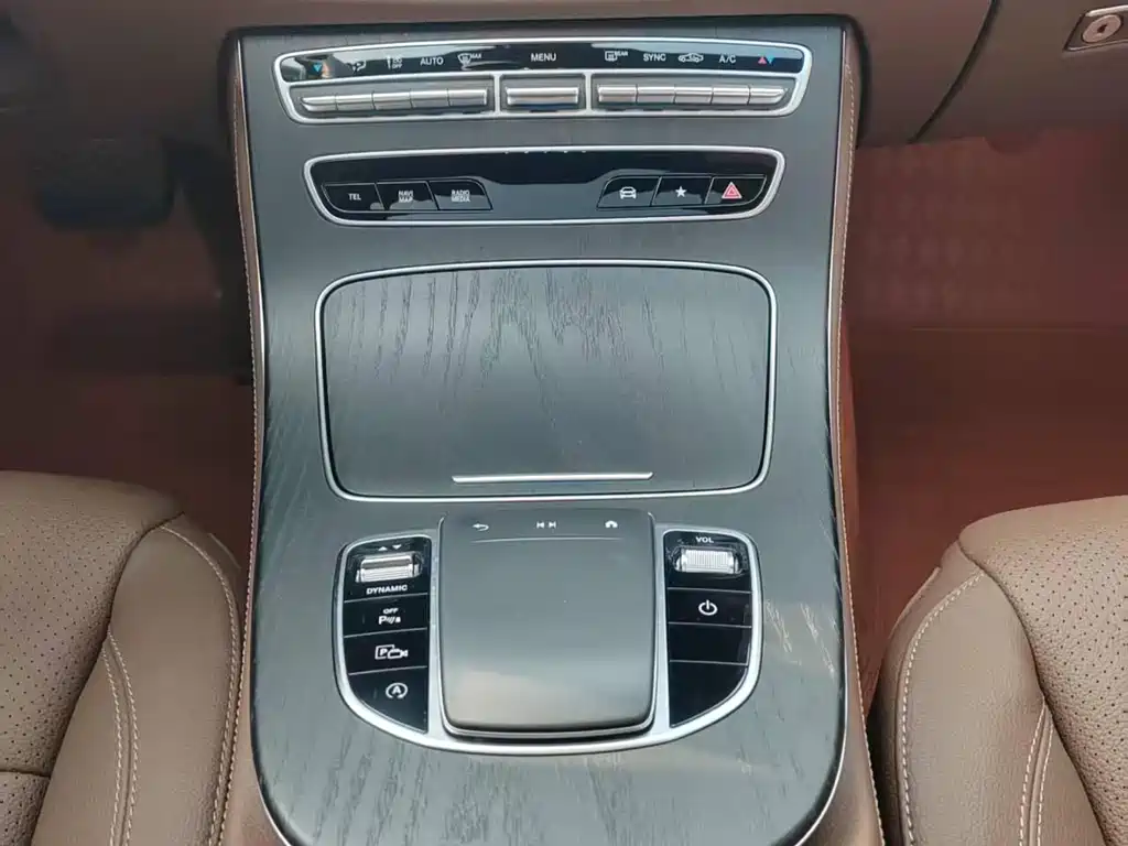 Mercedes-Benz E-Class 2023 — фото 9