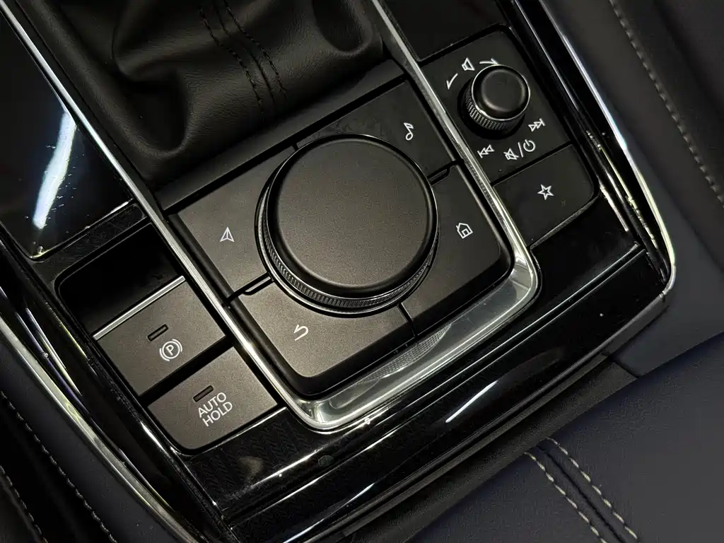 Mazda CX-30 2022 — фото 16