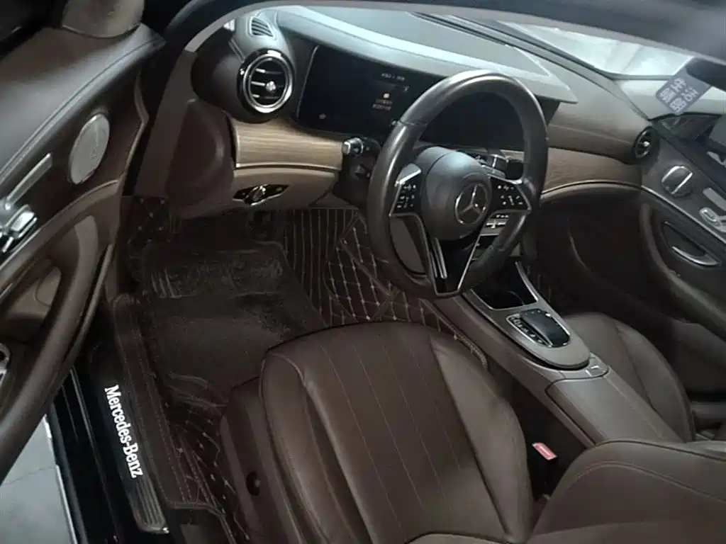 Mercedes-Benz E-Class 2021 — фото 16