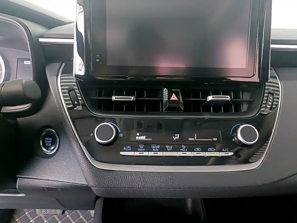 Toyota Corolla 2022 — фото 13