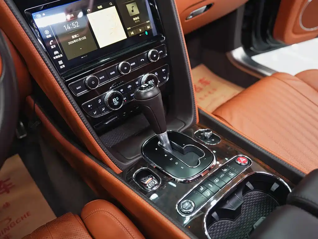 Bentley Flying Spur 2018 — фото 18