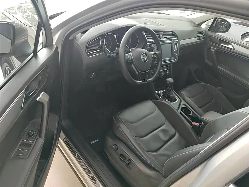 Volkswagen Tiguan L 2018 — фото 16