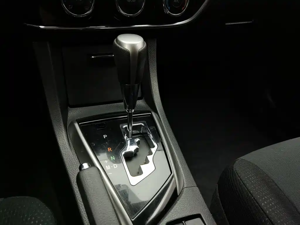 Toyota Corolla 2015 — фото 13
