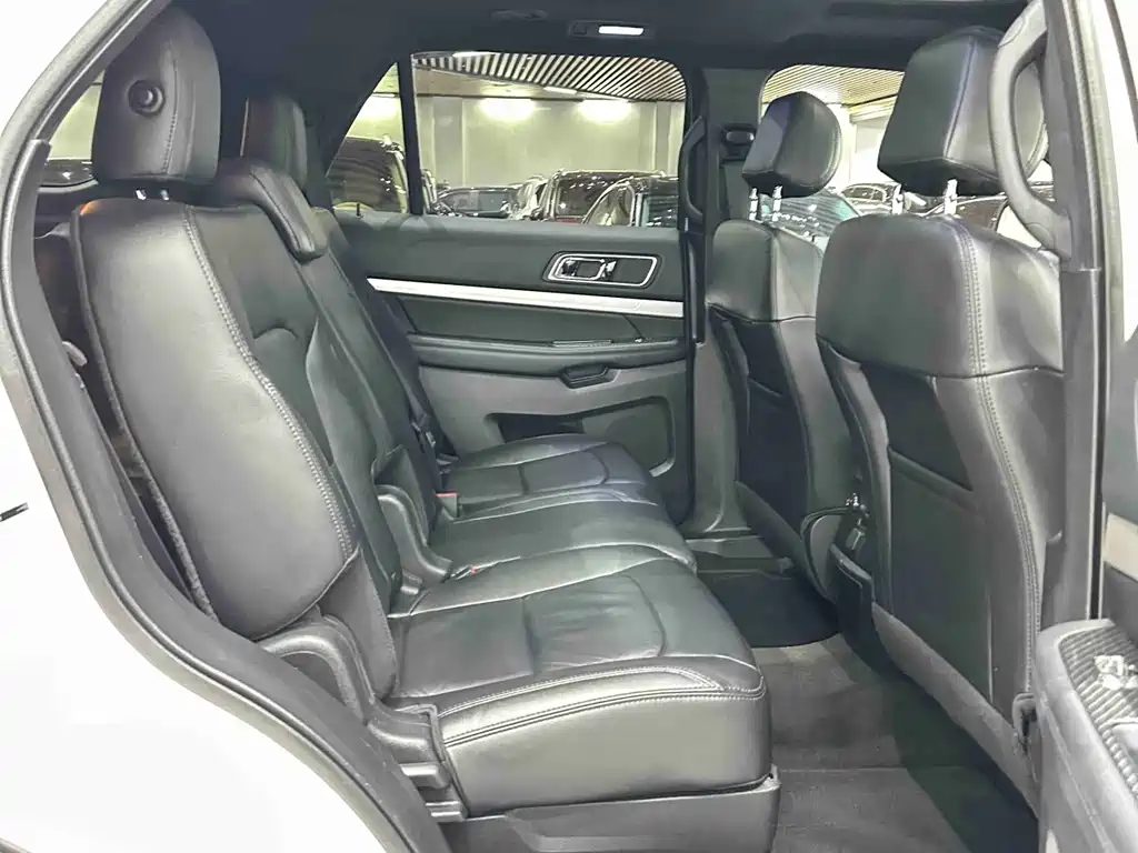 Ford Explorer 2015 — фото 14