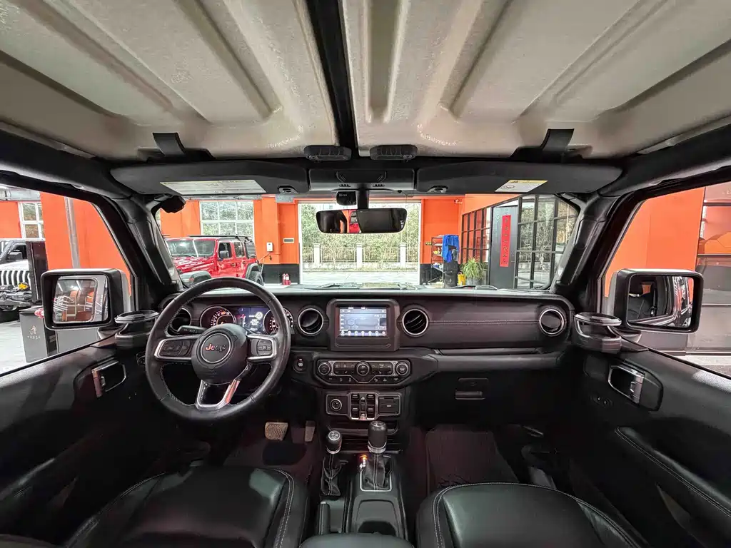 Jeep Wrangler 2021 — фото 11