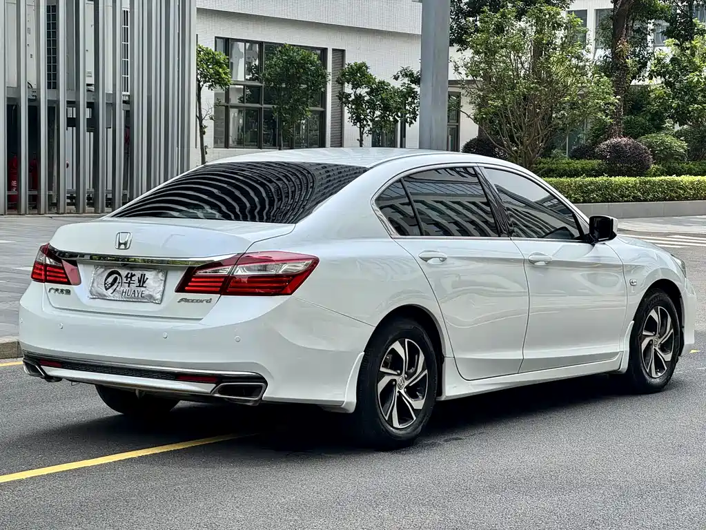 Honda Accord 2018 — фото 11