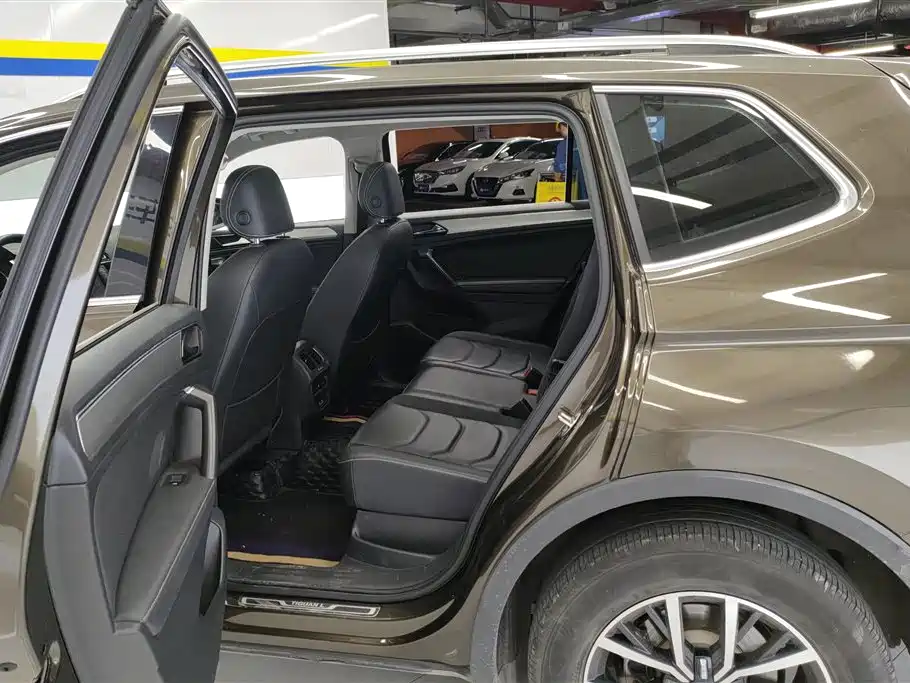 Volkswagen Tiguan L 2018 — фото 11
