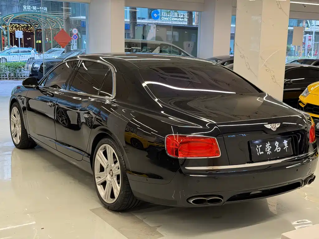 Bentley Flying Spur 2018 — фото 13