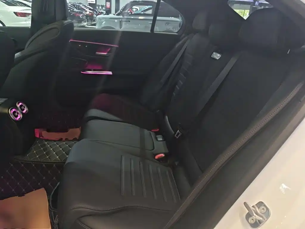 Mercedes-Benz C-Class 2025 — фото 17