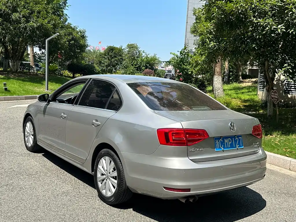 Volkswagen Sagitar 2016
