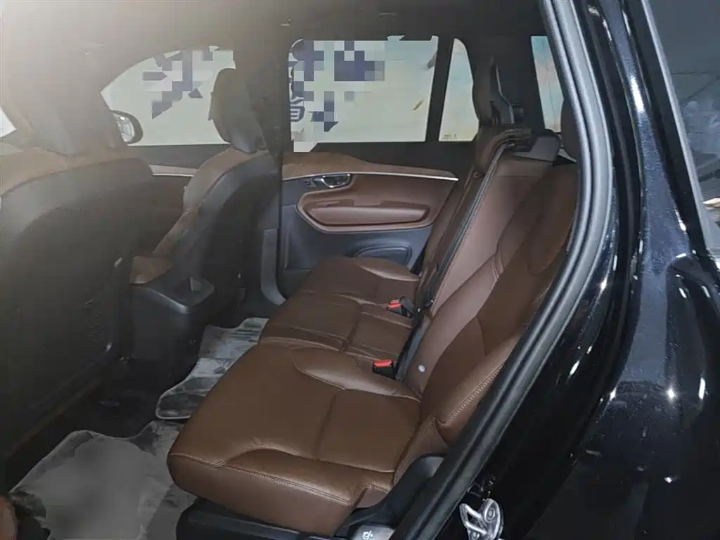 Volvo XC90 2023 — фото 13