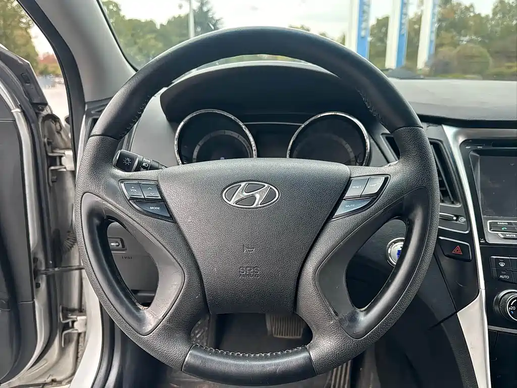 Hyundai Sonata 2012 — фото 14
