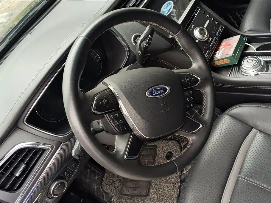 Ford Taurus 2018 — фото 15