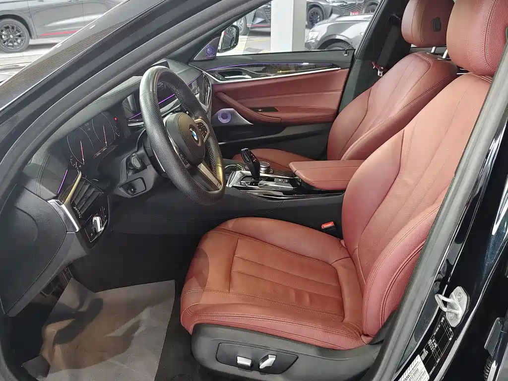 BMW 5 Series 2019 — фото 11