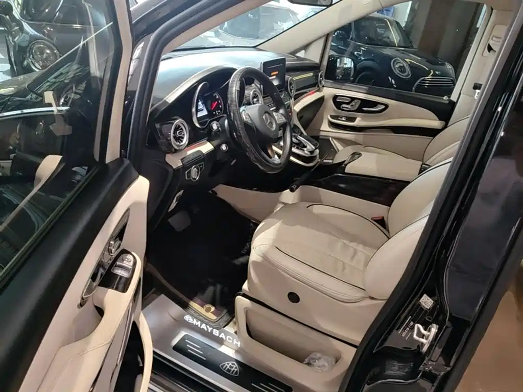 Mercedes-Benz V-Class 2020 — фото 16