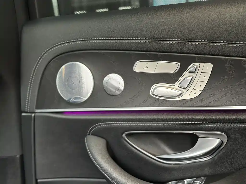 Mercedes-Benz E-Class 2019 — фото 12