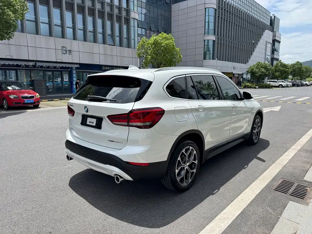 BMW X1 2022 — фото 6