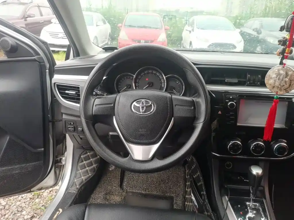 Toyota Corolla 2015 — фото 11