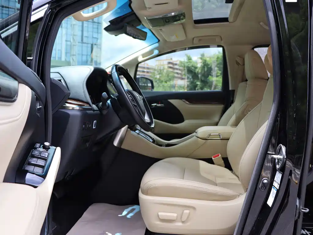Toyota Alphard 2022 — фото 10