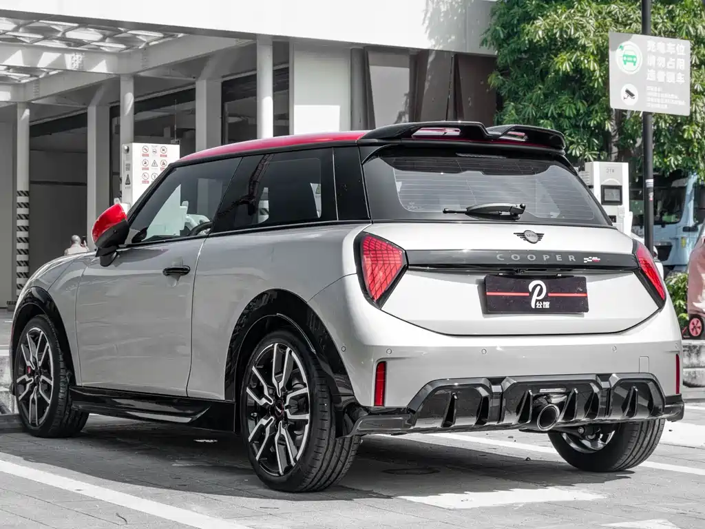MINI JCW 2025 — фото 4