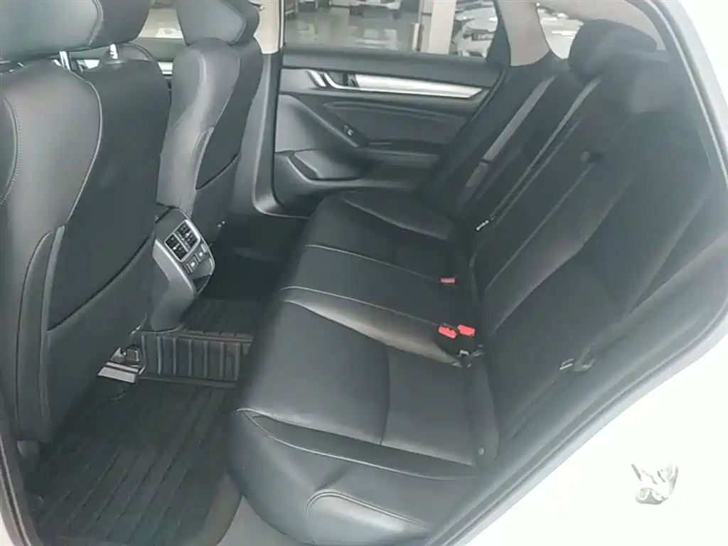 Honda Accord 2023 — фото 13