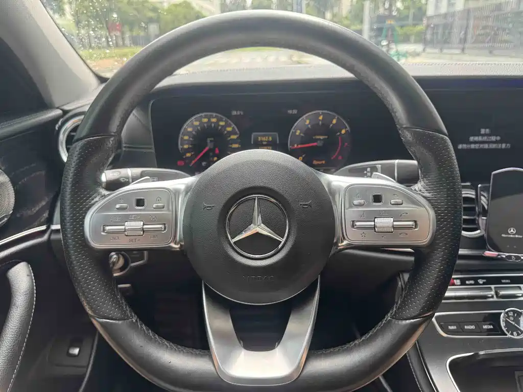 Mercedes-Benz E-Class 2019 — фото 19