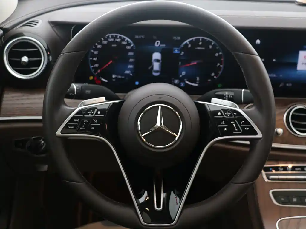 Mercedes-Benz E-Class 2022 — фото 11