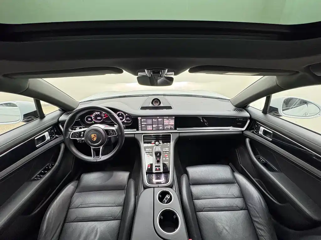 Porsche Panamera 2018 — фото 19
