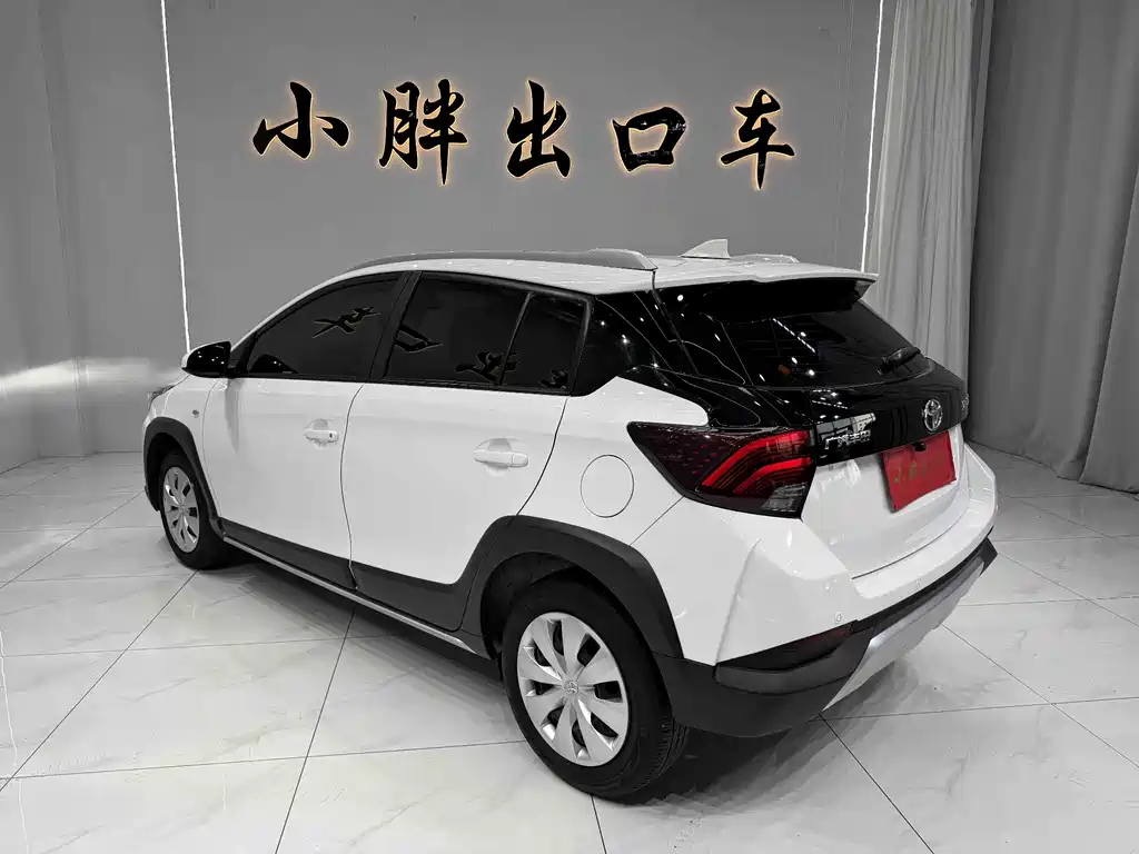 Toyota Yaris L 2023 — фото 4