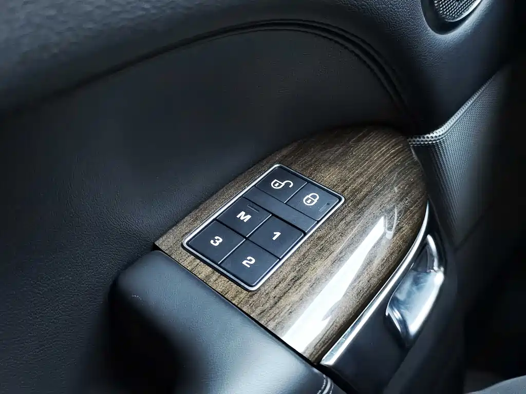 Land Rover Range Rover Sport New Energy 2019 — фото 28