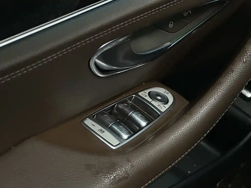 Mercedes-Benz E-Class 2019 — фото 12