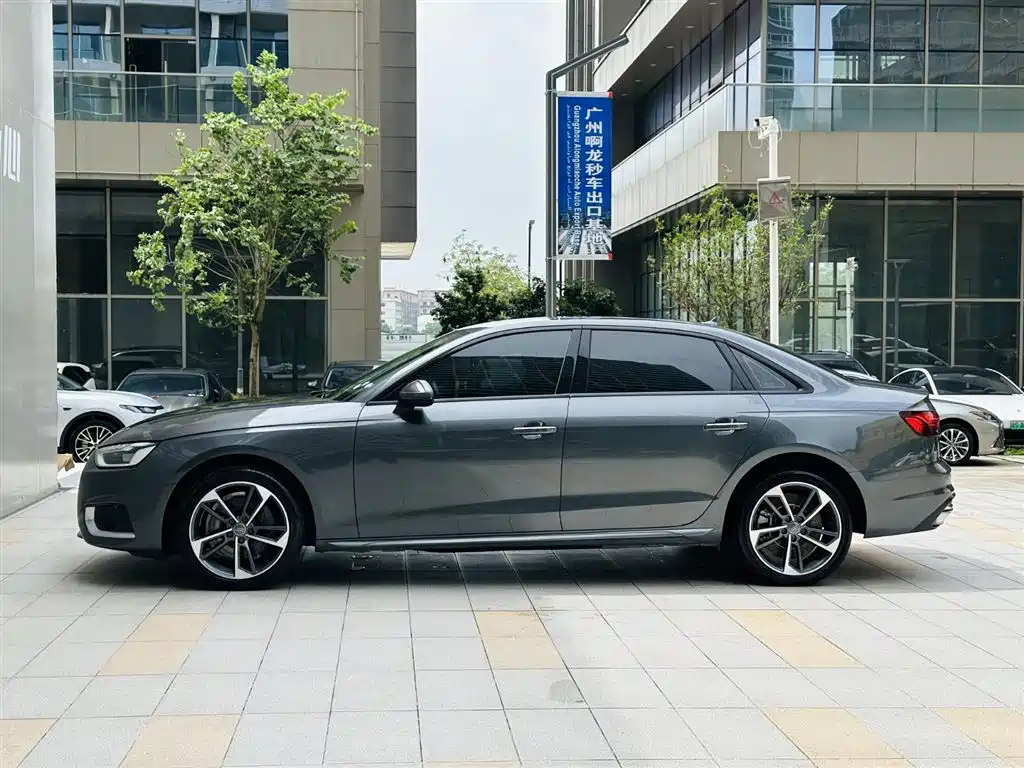 Audi A4L 2021