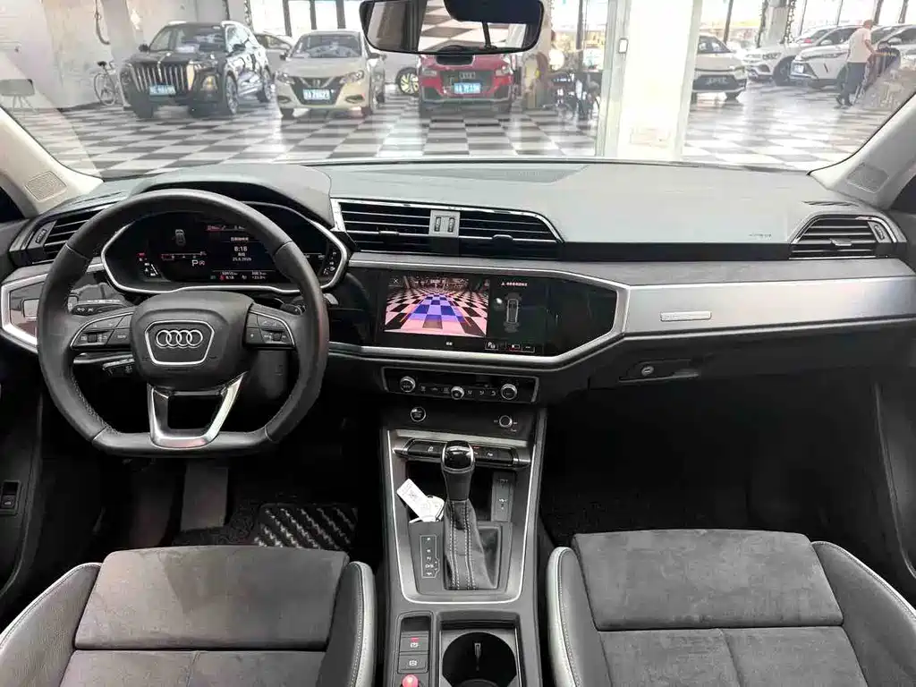 Audi Q3 2022 — фото 11